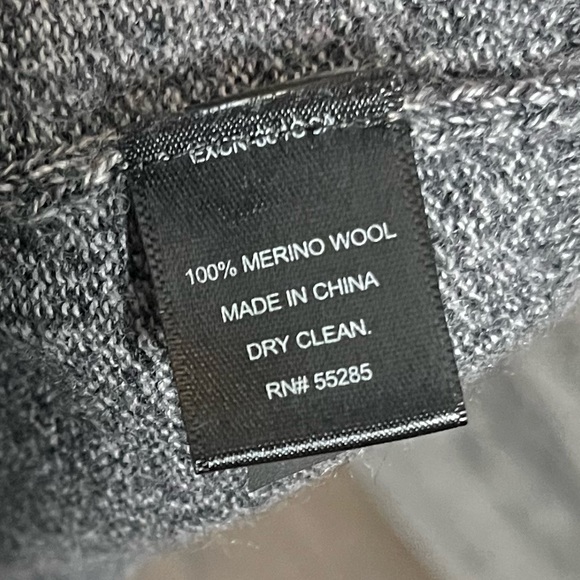 Express Men’s V-Neck Gray & Black Sweater (Men’s Small) - Picture 3 of 4